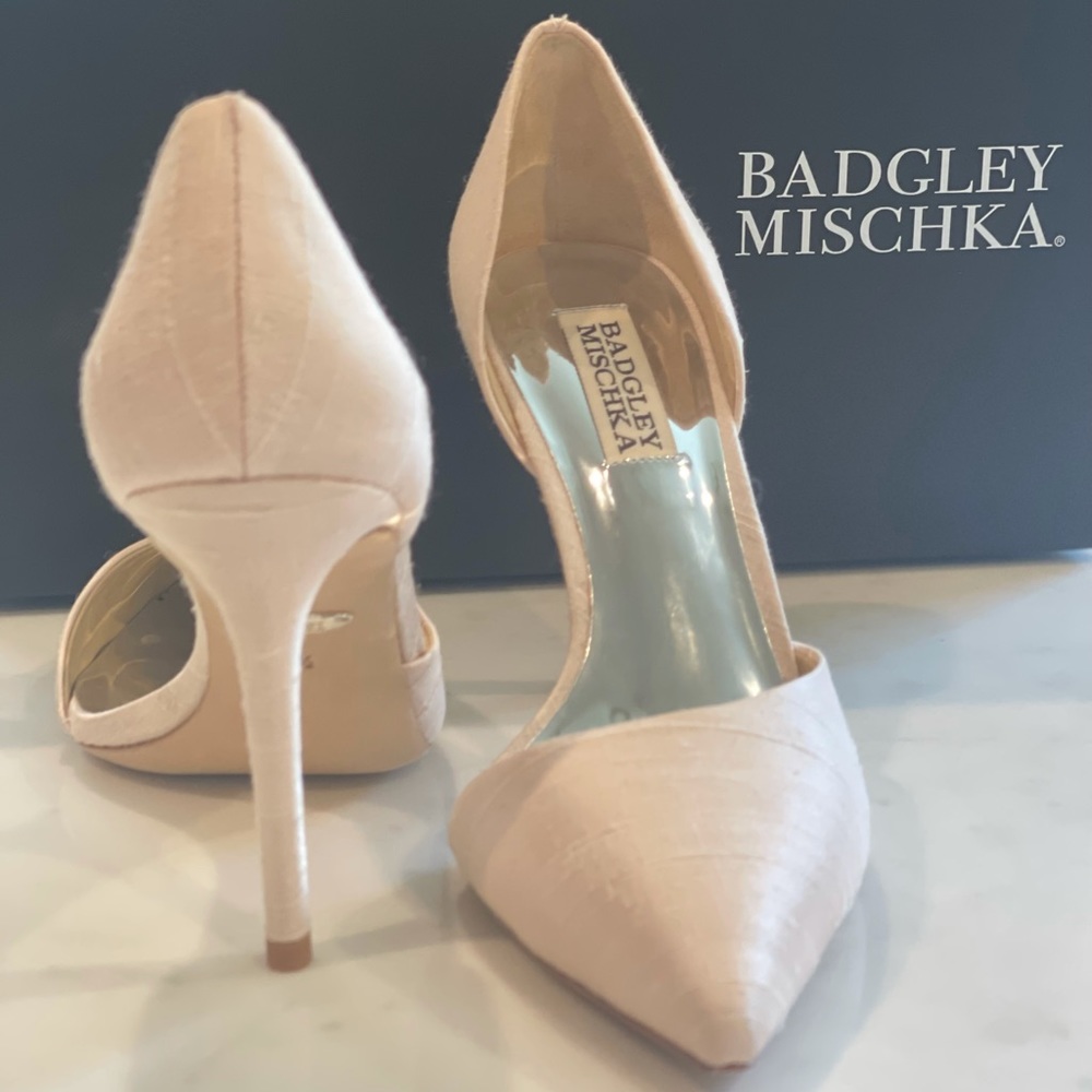 Badgley Mischka Lola D’orsay pointed toe pump heel